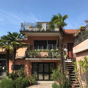  Vakantiehuis Con Terrazza E Posto Auto Libri E Giardini